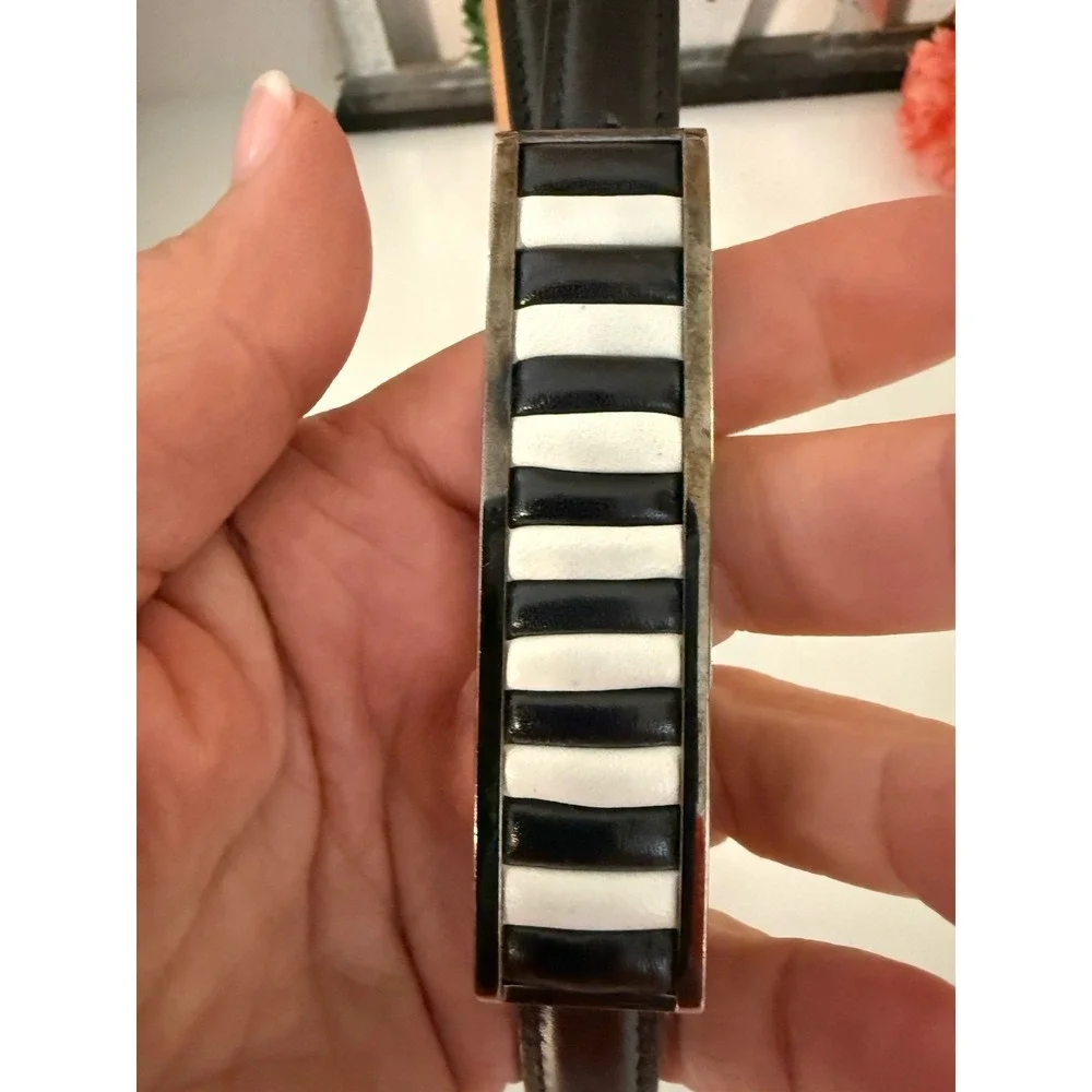 Black Leather Belt‎ Unique Blk & White Leather Striped Buckle Vtg Size M 28